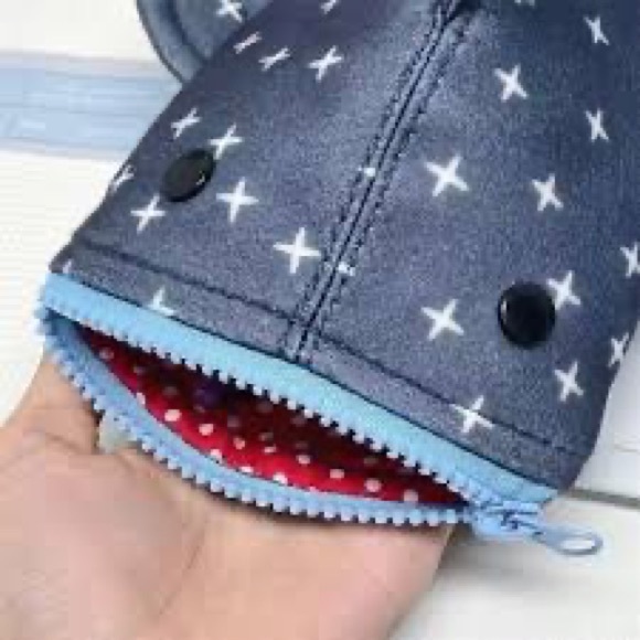 Shark-Shaped Pencil Case - Picture 4 of 5